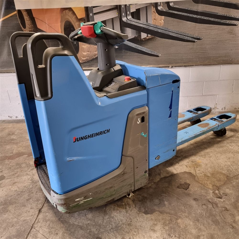 Noleggio Transpallet Elettrico con pedana fissa Jungheinrich ERE 120 a Milano e provincia