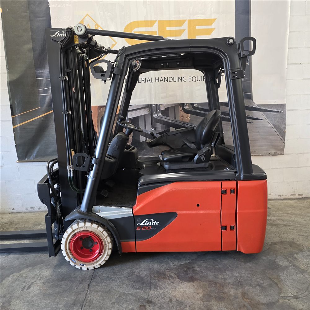 Noleggio Carrello Elevatore Frontale Elettrico 3 ruote Linde E20L-02 a Milano e provincia