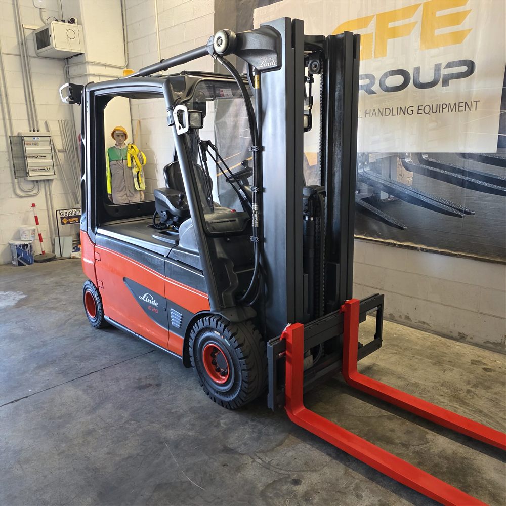Noleggio Carrello Elevatore Frontale Elettrico 4 ruote Linde E25L a Milano e provincia