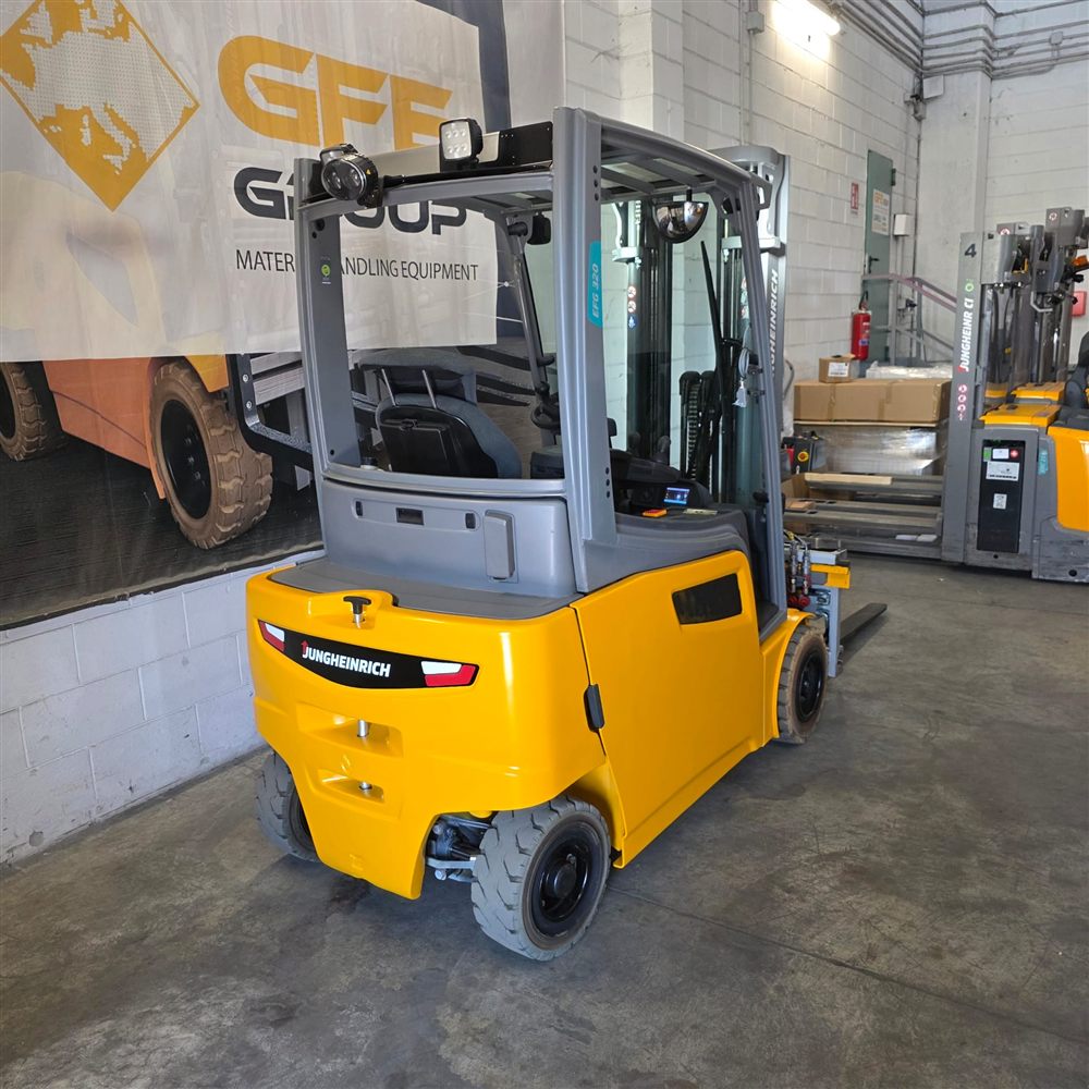 Noleggio Carrello Elevatore Frontale Elettrico 4 ruote Jungheinrich EFG 320 G-470DZ a Milano e provincia