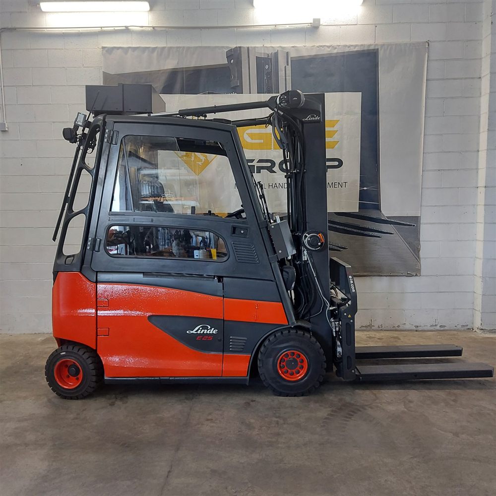 Noleggio Carrello Elevatore Frontale Elettrico 4 ruote Linde E25HL-01 a Milano e provincia